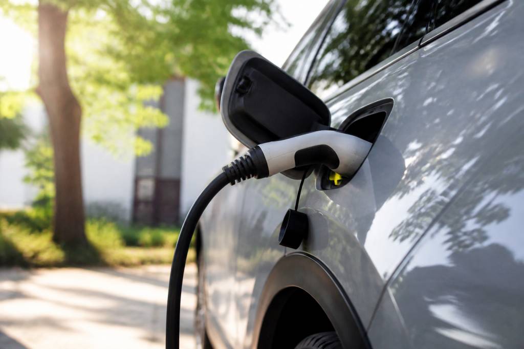 Véhicules écologiques : guide complet pour choisir la voiture propre adaptée à vos besoins